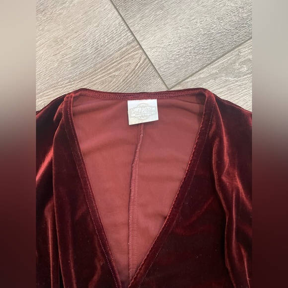 Carol Le Valley San Francisco burgundy velvet wrap blouse. - Picture 4 of 4